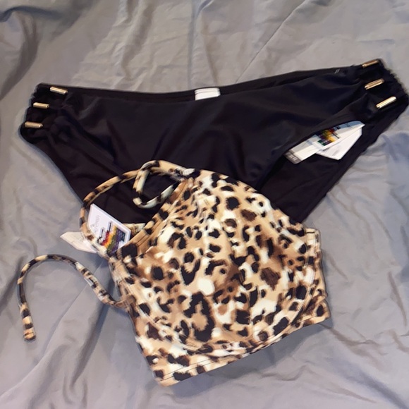 Cheetah bikini, new with tags, underwire,cheetah top,black bottoms size Large - Picture 9 of 9